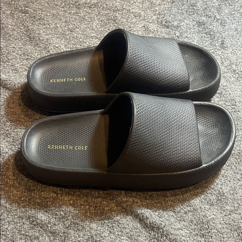 Kenneth Cole slides size 6